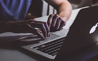 开云平台-巴萨抢得主场胜利，梅西梅开二度，巴萨官方致敬梅西